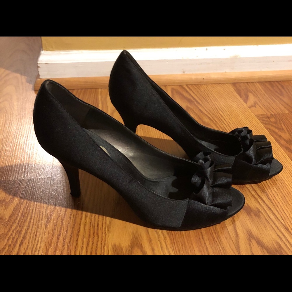 NINA Black Satin Peep Toe Heel Shoes Size 9.5